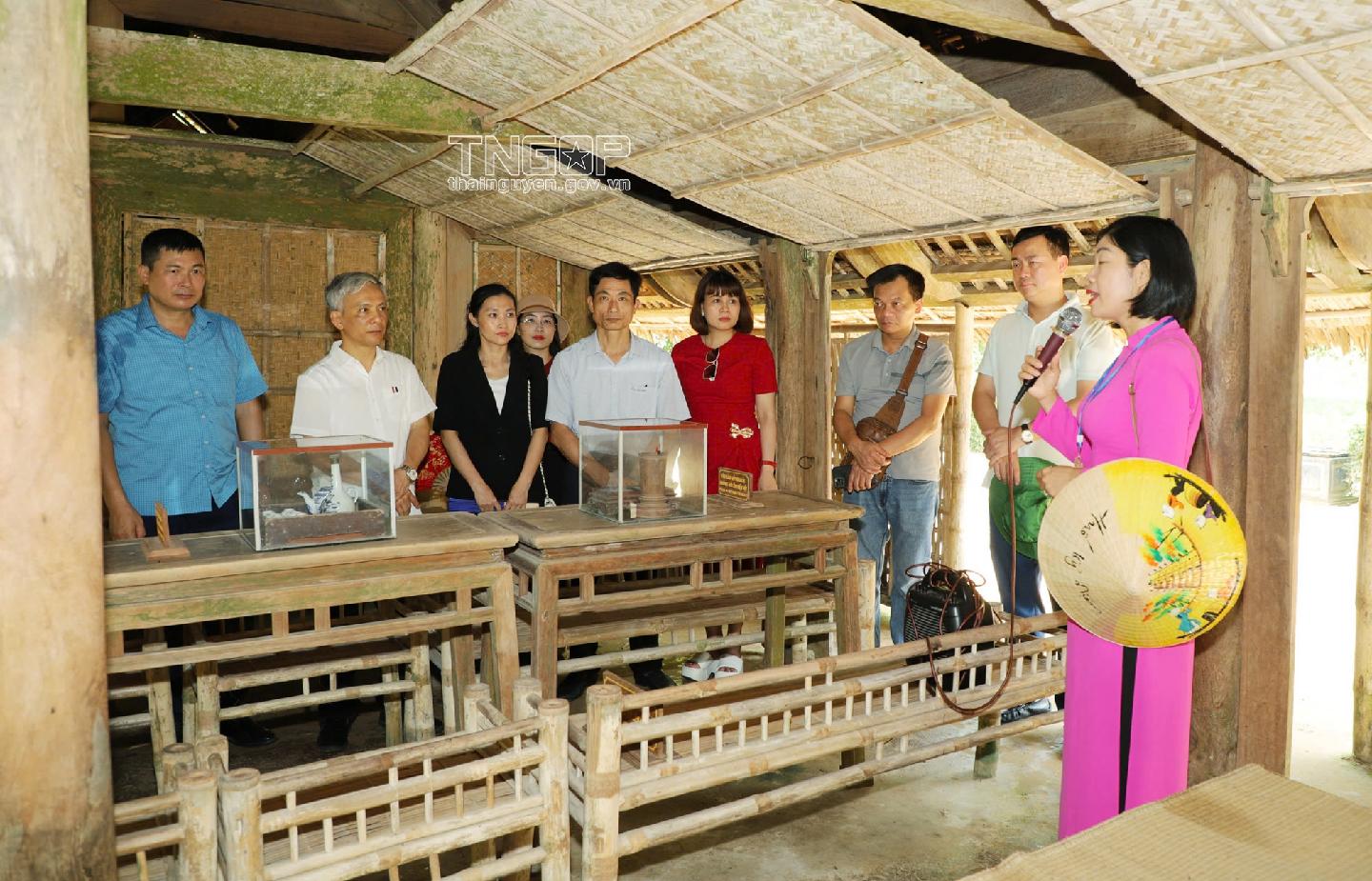 Về thăm nhà Bác ở làng Hoàng Trù